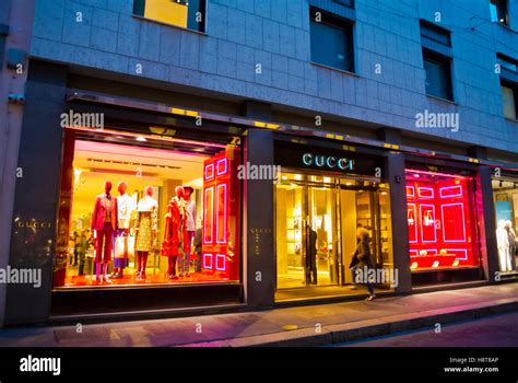 gucci milano monte napoleone.